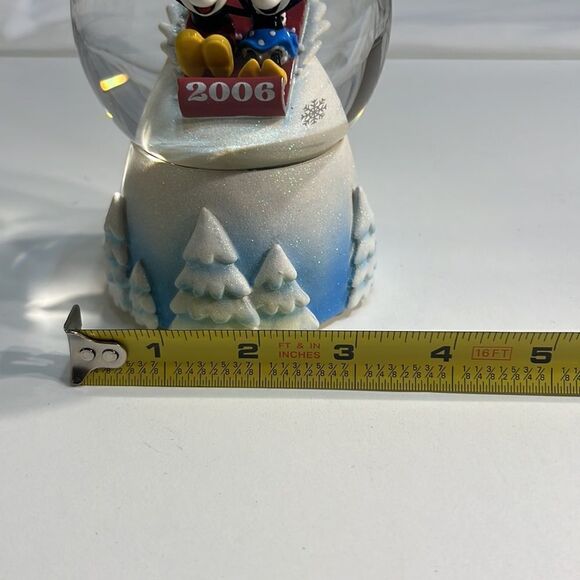 Disney Authentic Minnie and Mickey snow globe - Picture 8 of 8
